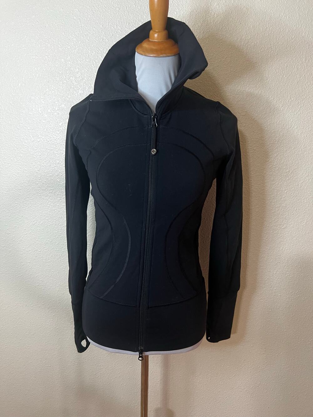 Lululemon In Stride Athletic Jacket thumbholes zipper zip black womens 4